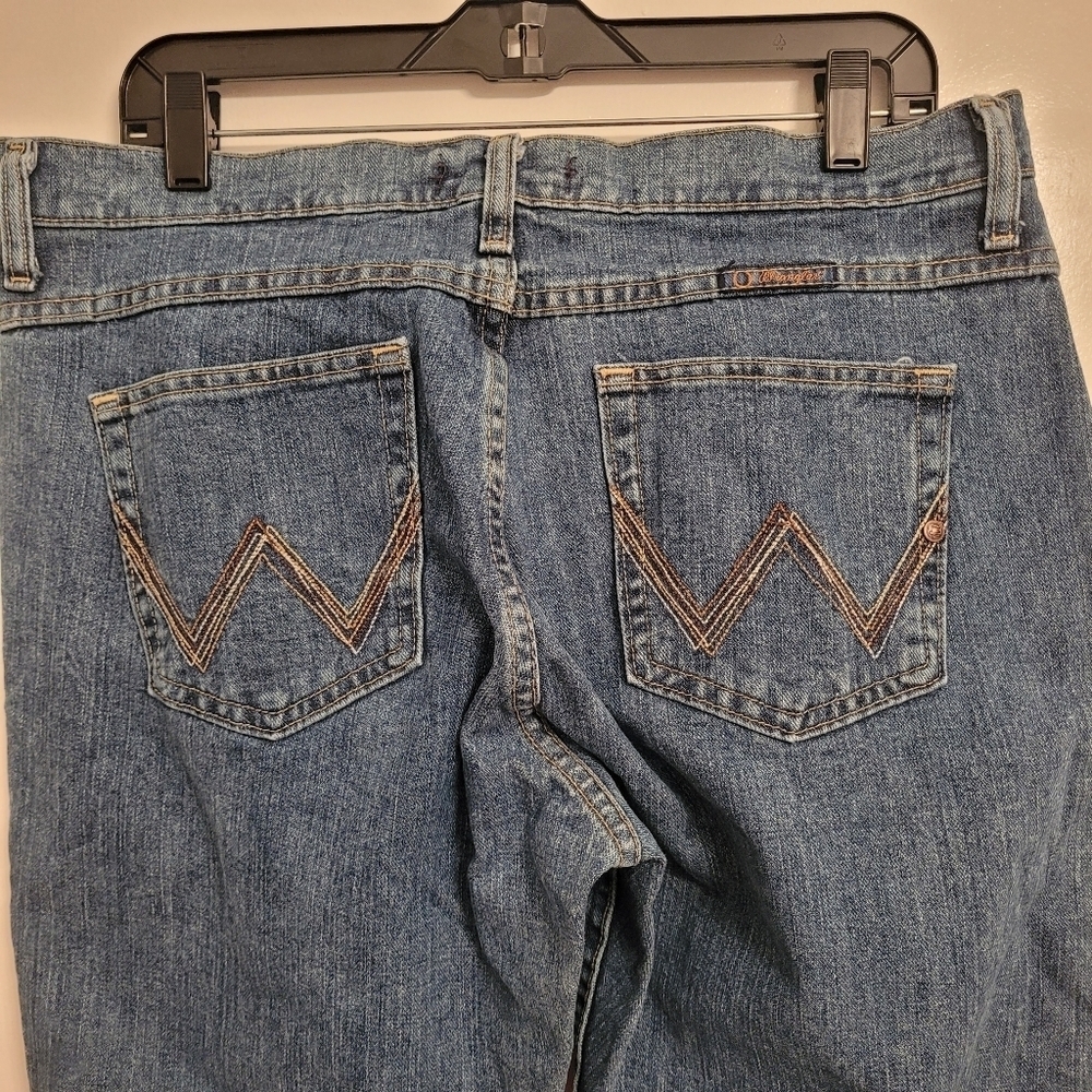 Wrangler Cowgirl Cut Classic Blue Denim Women's Jeans 11/12X32 western rodeo - Picture 2 of 16